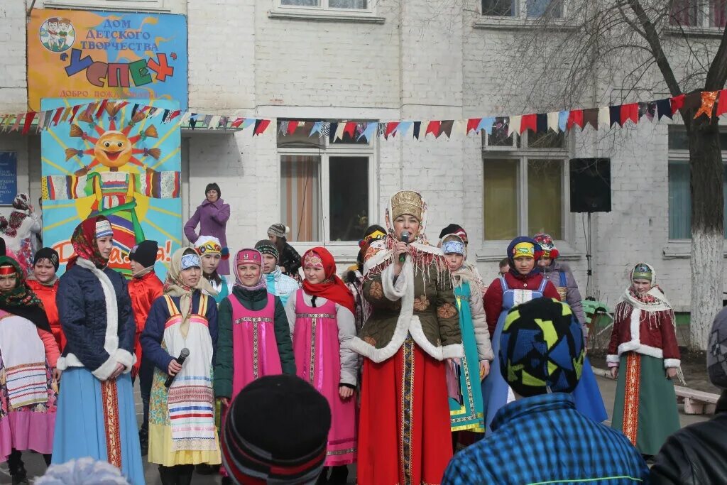 Дворец детского творчества астрахань. Фестиваль крылья успеха. Ветошникова 2 в астрахань. Дом творчества успех. Площадь заводская 12а астрахань.