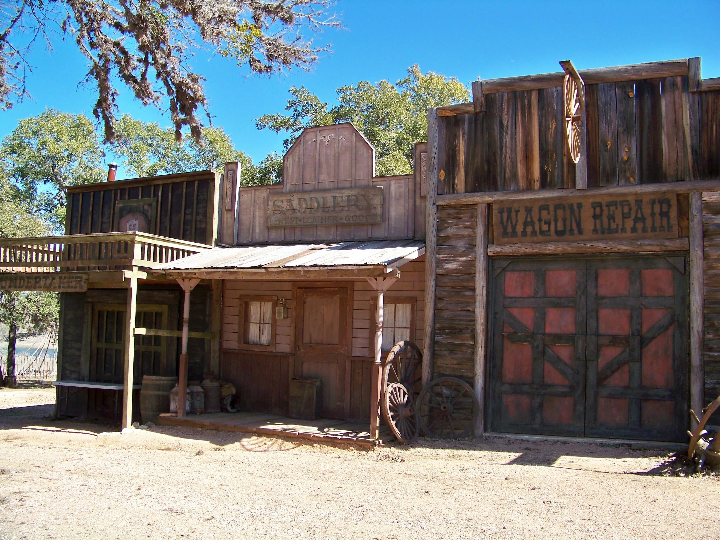 Названия дикого запада. Wild West Салун. Дикий Запад Техас Салун. Дикий Запад Ковбои Салун. Ранчо вестерн Салун.