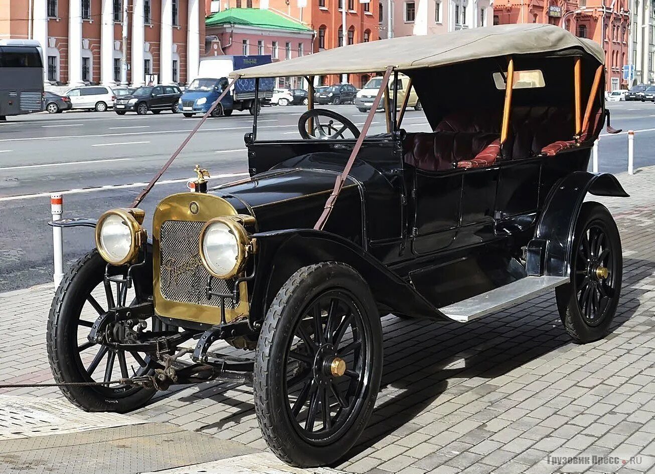 Автомобили 1 час. Руссо-Балт 1909. Автомобили Российской империи Руссо Балт. Автомобиль Руссо-Балт 1911. Первый русский автомобиль «Руссо – Балт» (1908г.).