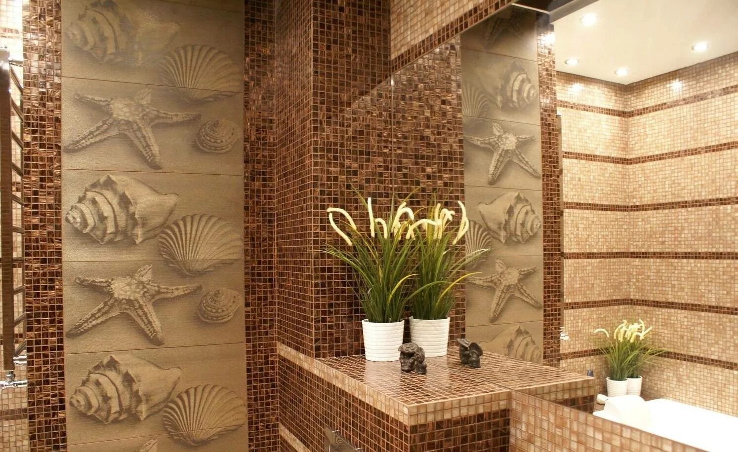 Красивая плитка на стены. Мозаика в интерьере ванной комнаты. Декоративное панно в ванную. Панно для ванной комнаты из плитки. Мозаика из камня в интерьере.