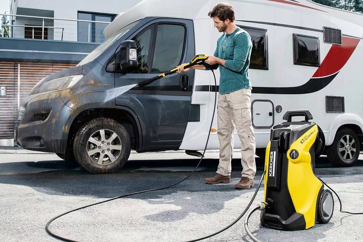 Керхер для мытья какой выбрать. Мойка высокого давления Karcher k7. Мойка машина Керхер машина. Мойка для машины Керхер. Мини мойка автомобиля Керхер.