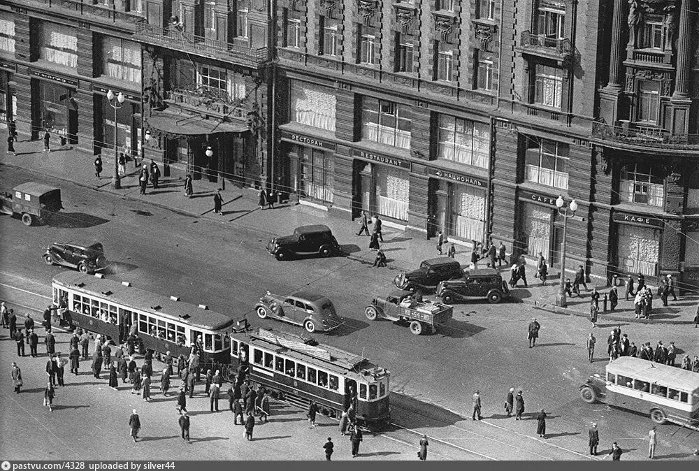 Улицы 1930 х годов. Москва 1930-е. Арбат Москва 1930. Гостиница “Москва” 1930-е годы. Гостиница Националь Москва 1940-е годы.