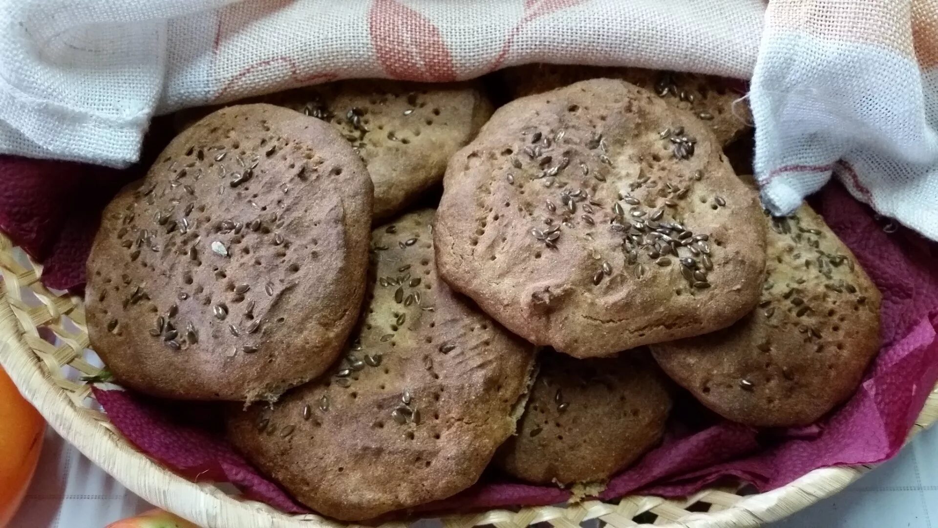 ржаной хлеб с отрубями. хлеб из ржаной муки на сковороде. хлеб для жульена. хлеб из ржаной муки на сковороде. хлеб из ржаной муки на сковороде.