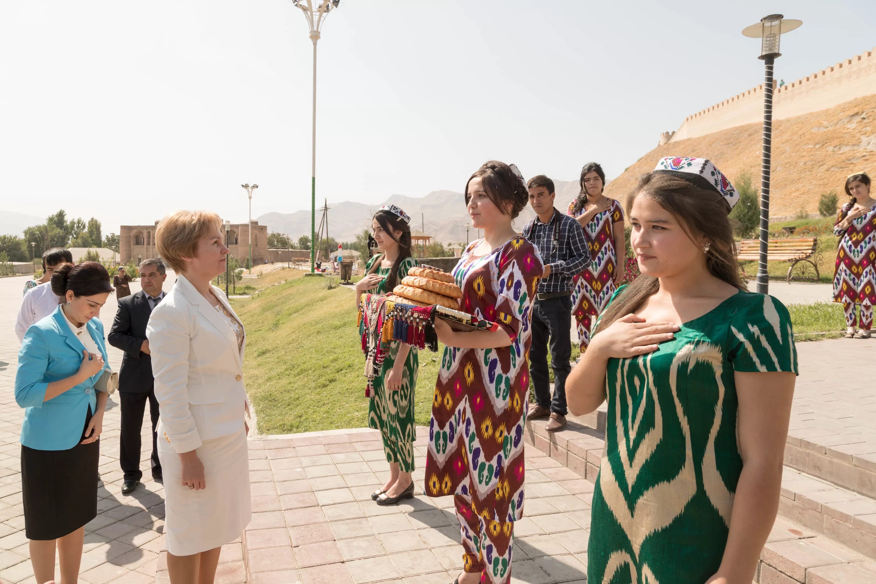 Подстанция в таджикистане. Ищу работу в душанбе. Профессии в таджикистане. Рис на рынке ташкента. Санкт петербург душанбе.