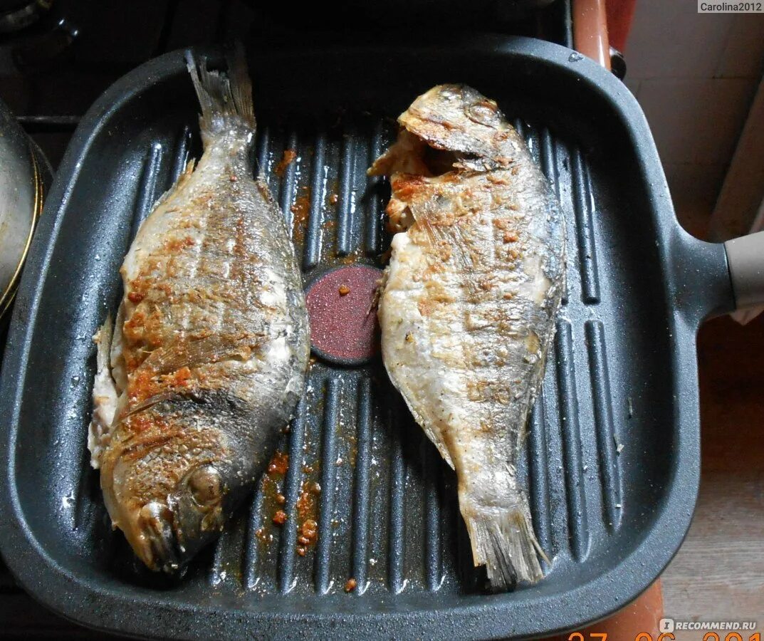 Сколько жарить рыбу на гриле. Рыба на сковородке гриль. Жареная рыба на сковороде. Рыба целиком на гриле. Жареная рыба на сковороде домашних условиях.