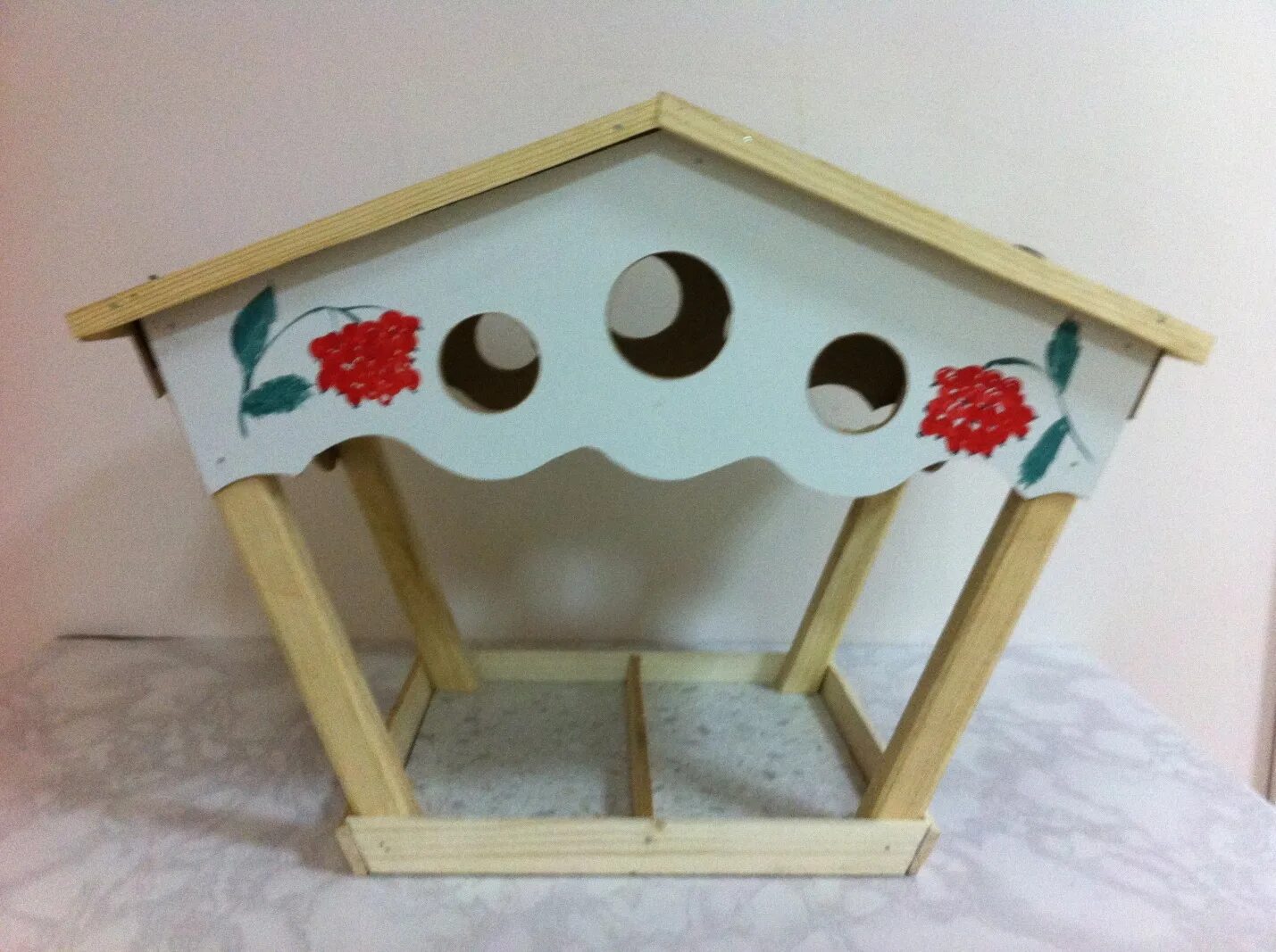 Конструирование кормушка для птиц. Конструирование кормушка для птиц старшая группа. Конструирование кормушка для птиц. Аппликация кормушка для птиц в старшей группе. Конструирование на тему кормушка для птиц старшая.