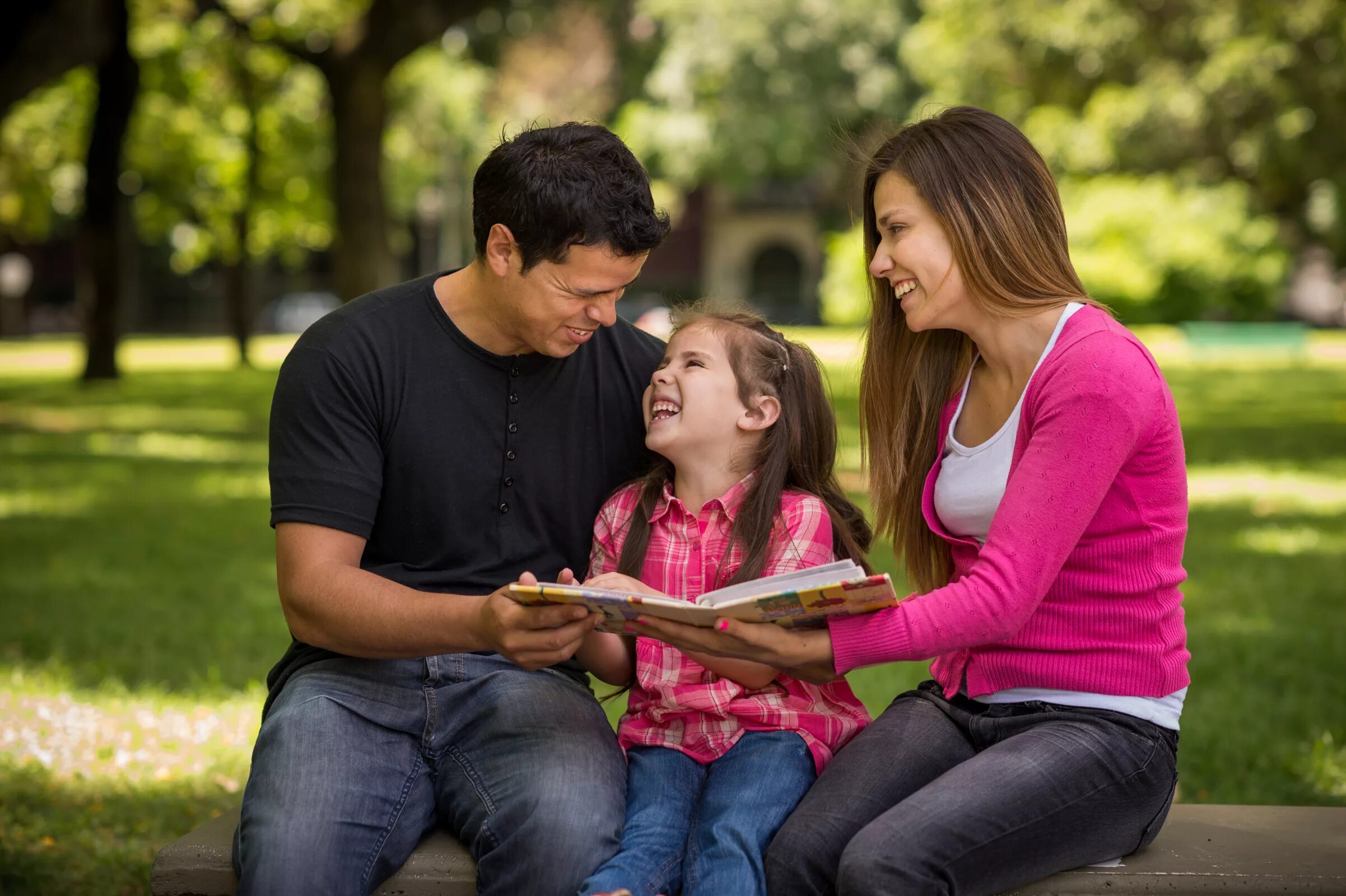 Uncles daughter. Father and daughter. Wallpaper with daughter. Fathers share daughters. Father and daughter Wallpaper.