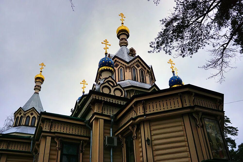 Пос удельная раменский. Церковь троицы живоначальной удельная. посёлок удельная раменский храм.