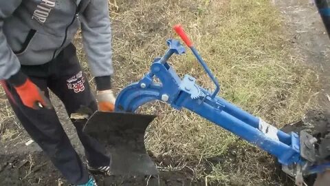 Как пахать невой плугом