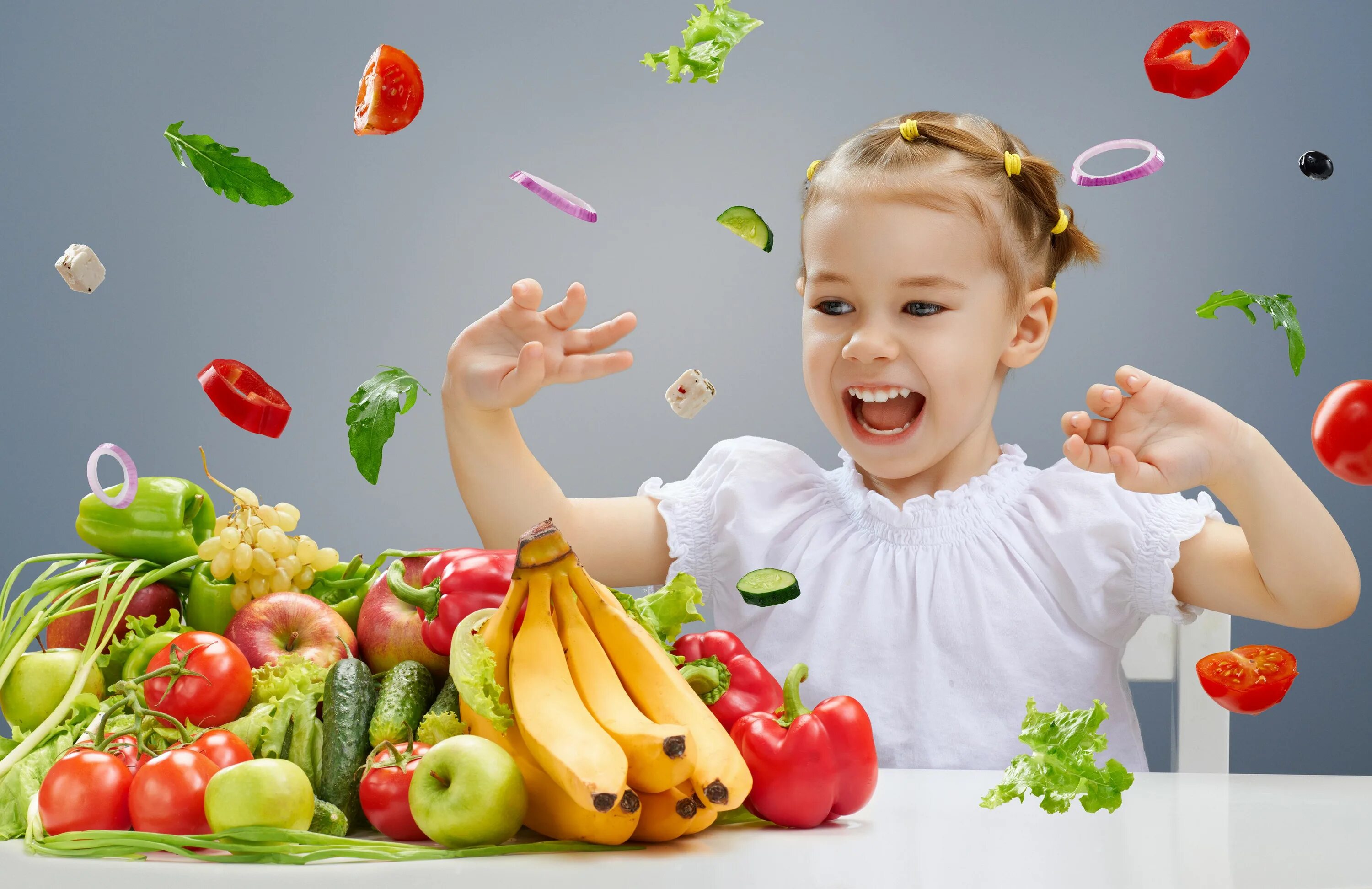 Овощи и фрукты для детей. Вкусная и здоровая пища для детей. Здоровое питание Здоровые дети. Овощи и фрукты в питании детей.