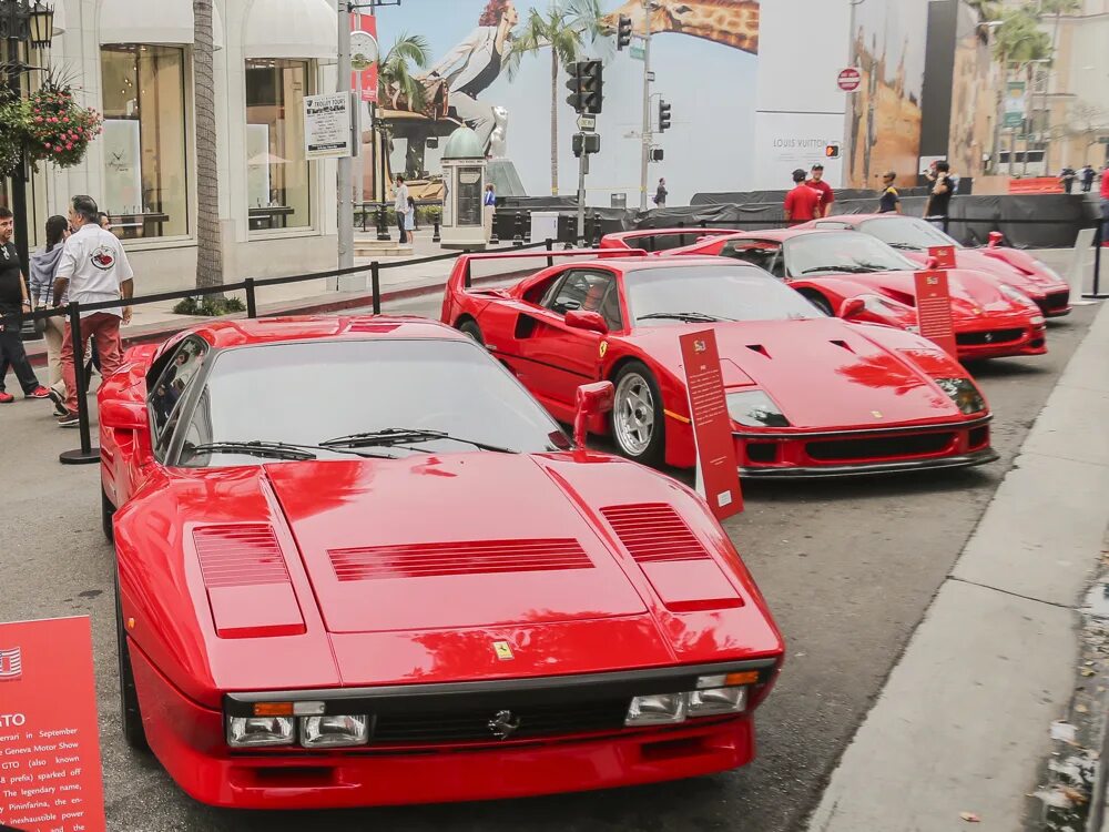 Драйвер феррари. Феррари в нью йорке. ferrari mark 3. чендлер в феррари.