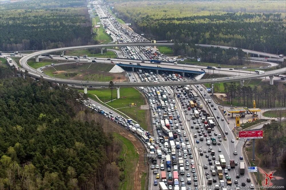 Будет расширена тем самым. МКАД Москвы магистраль. МКАД Московская Кольцевая. Московская Кольцевая автодорога. МКАД однополосный.