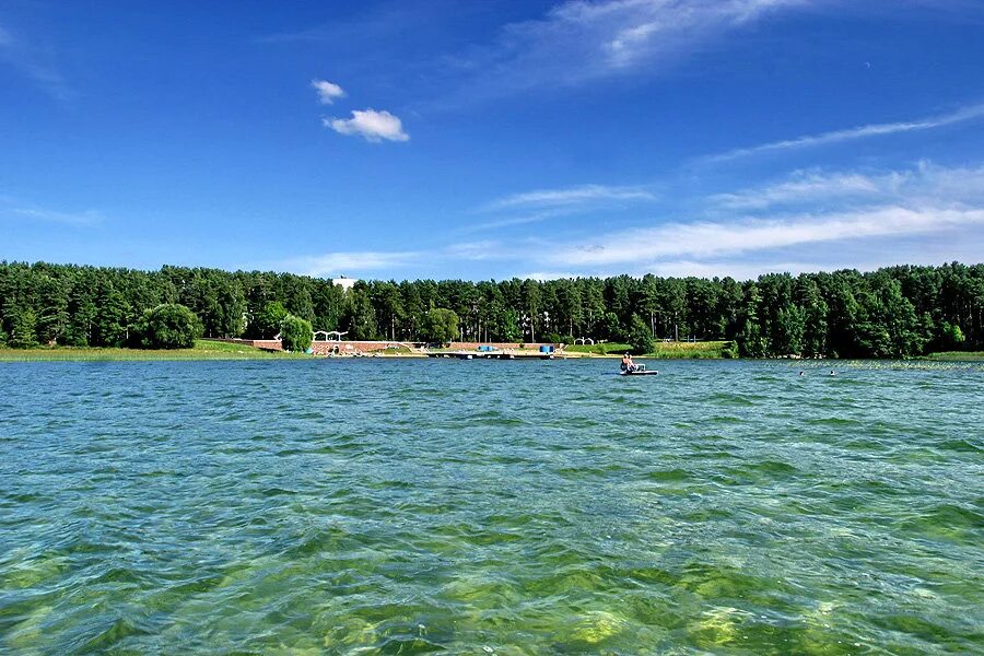 Какое будет лето в беларуси. Озеро Нарочь. Белоруссия Минск озеро Нарыч. Белорусское озеро Нарочь. Самое большое озеро в Белоруссии Нарочь.