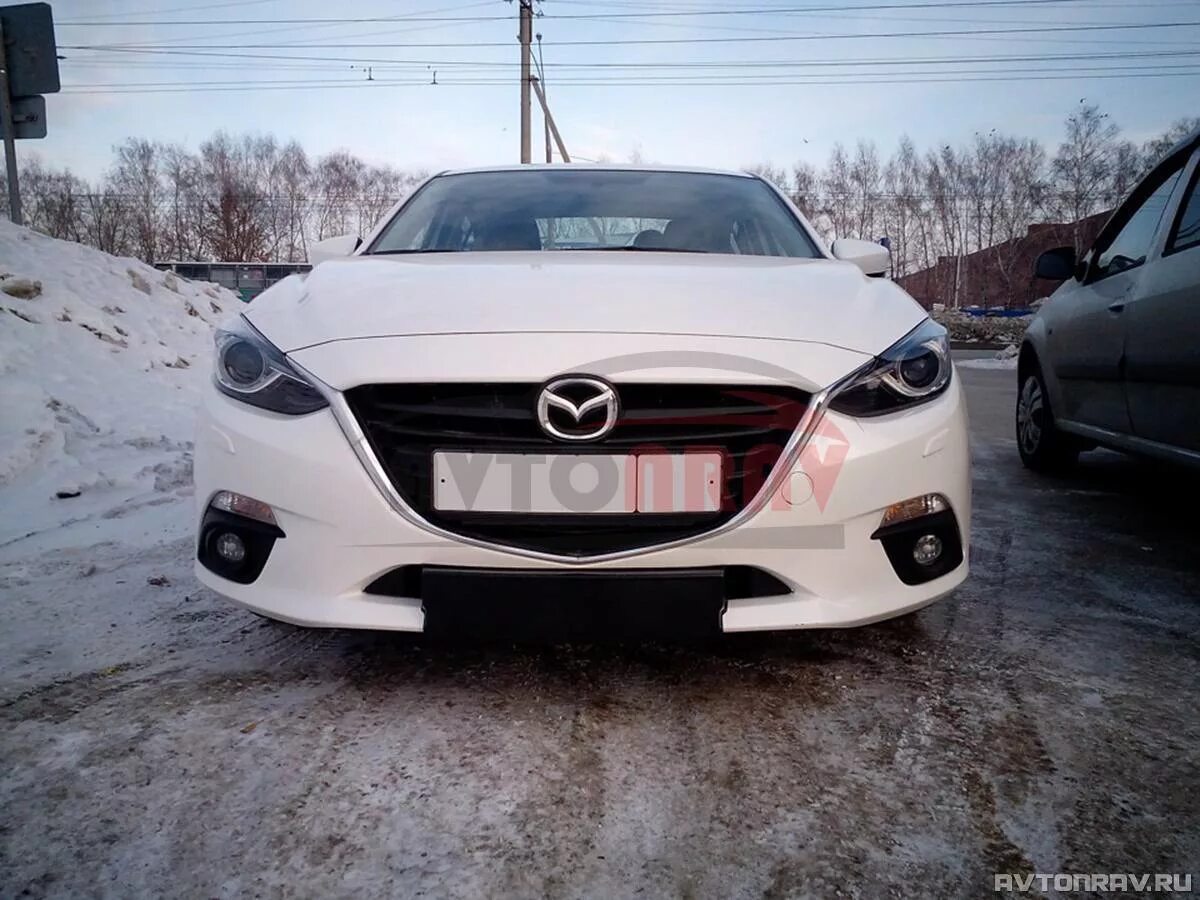 Подиум номера мазда. Mazda 3 BM дорестайлинг. Mazda 3 BM подиум номера. Мазда 3 2017 передний гос номер. Мазда 3 БМ хэтчбек белая решетка радиатора Заводская.