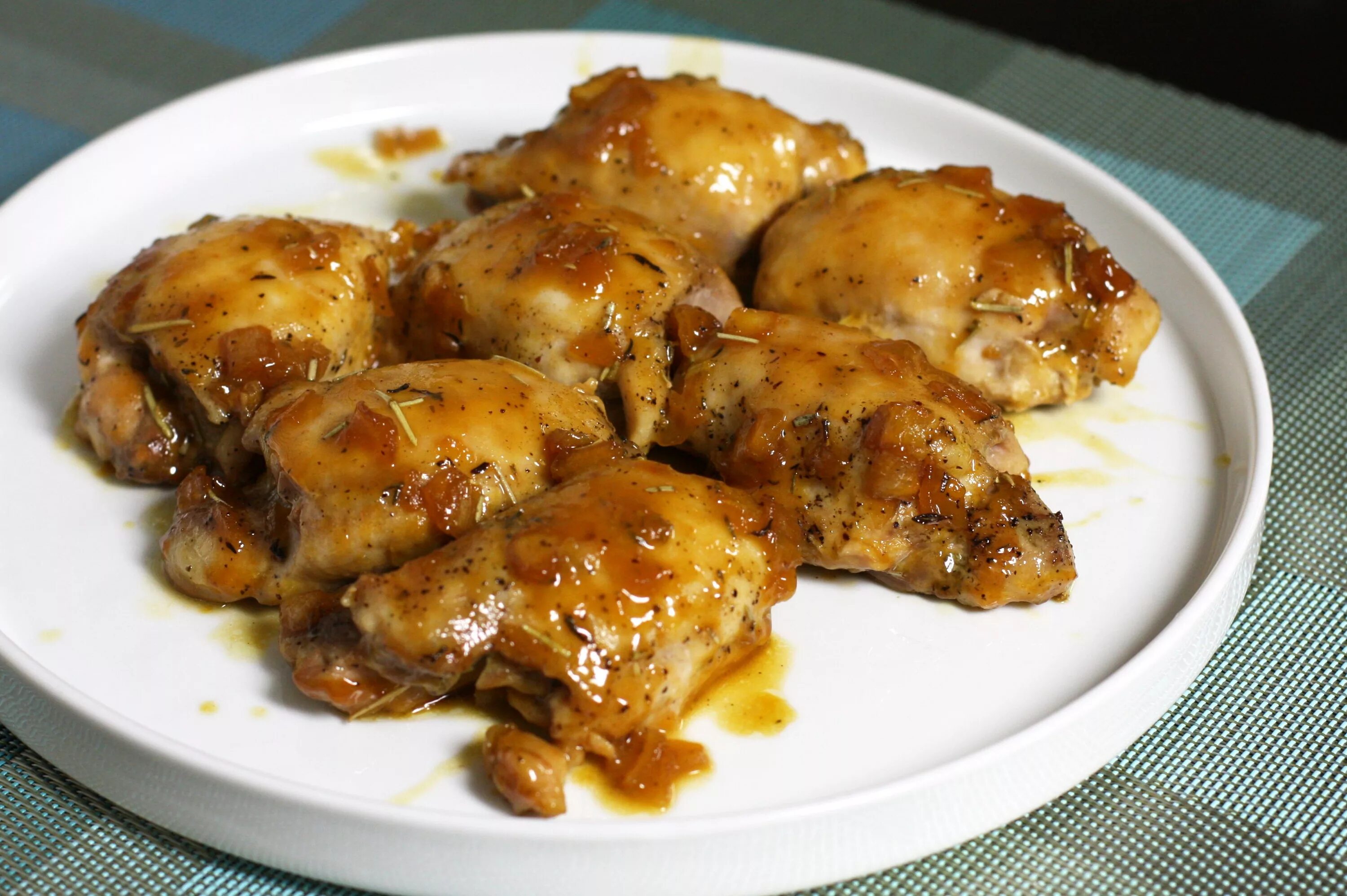 бедра в духовке в прозрачной сковороде. куриные бедра в микроволновке. куриные бедра в микроволновке. диетические маринады куриной грудки. куриные бедра в микроволновке.