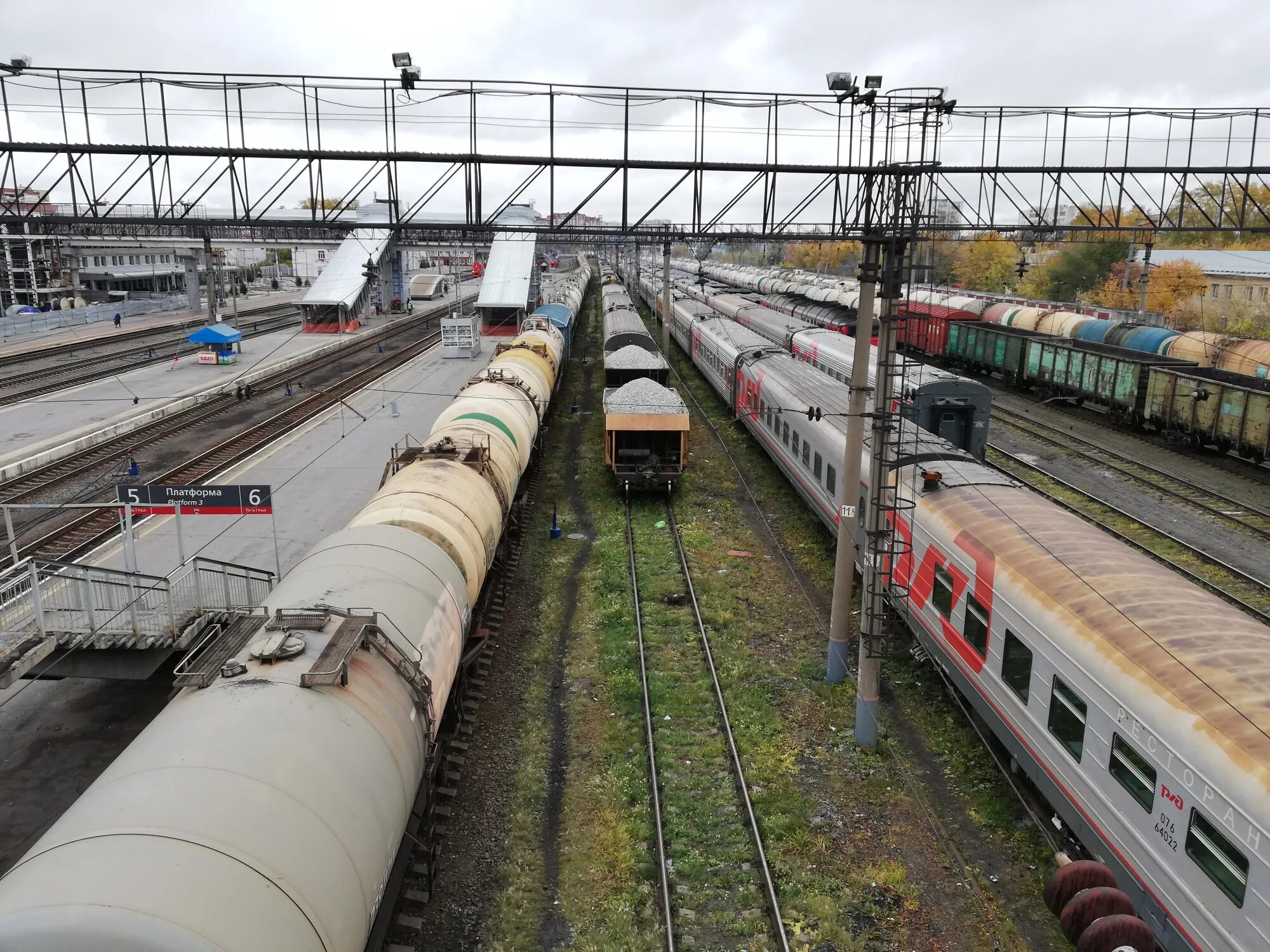 Движения поездов тюмень. Поезда. Железная дорога. Железная дорога Тюм. Старые поезда РЖД.