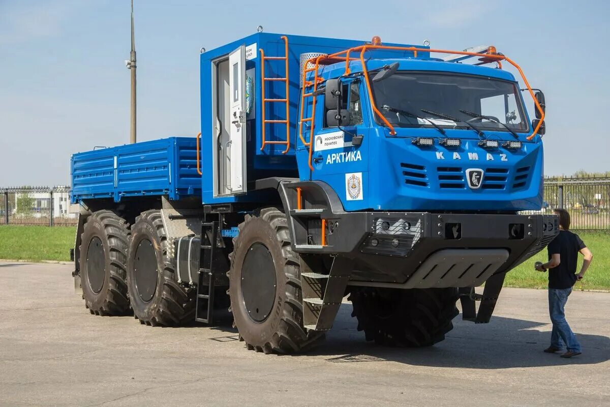 Автомобиль камаз вездеход. Камаз 4310 6х6 самосвал. Камаз 6560 бортовой. Камаз арктика 8*8. Камаз 65221-6020-53.