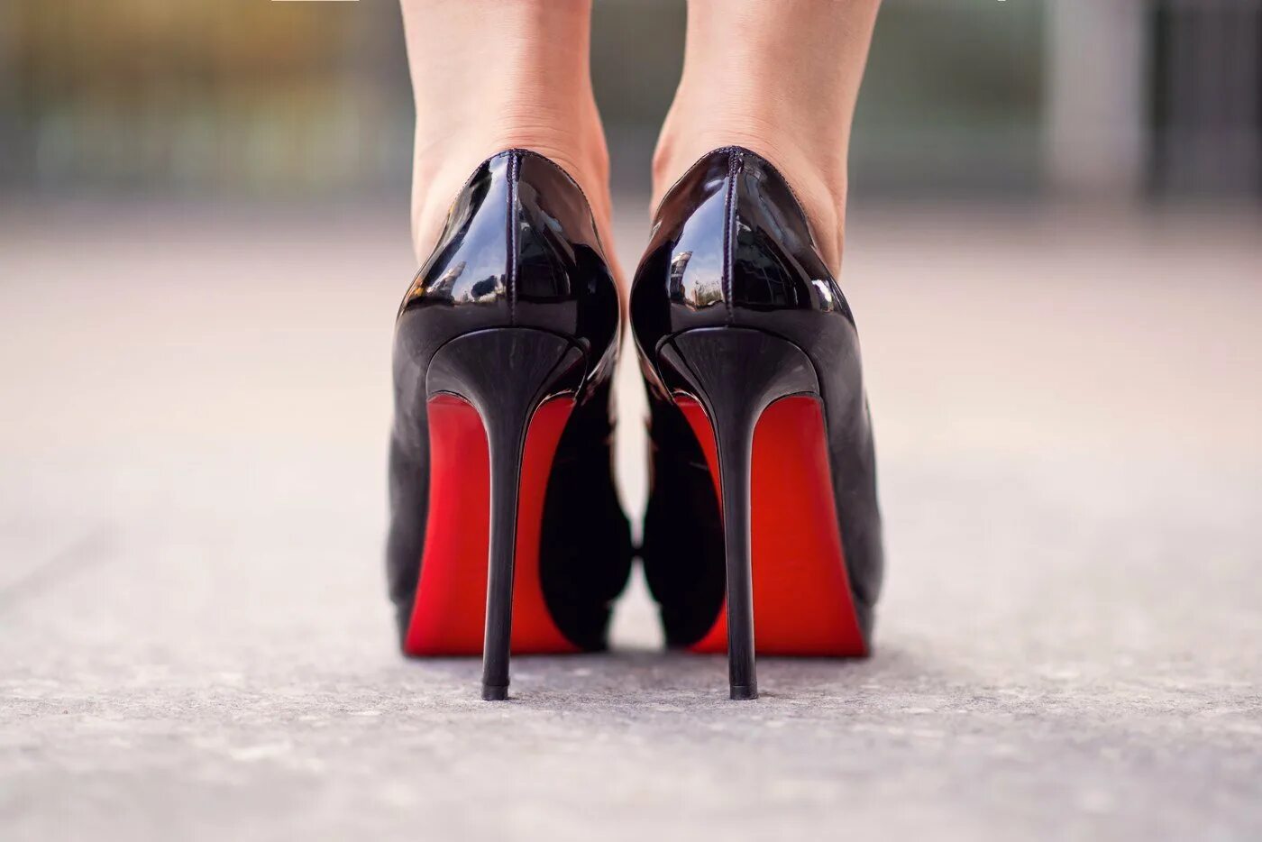 Hot high heels. Туфли Стилетто 2021. Туфли Christian louboutin. Туфли Стилетто 2021 чёрные. Туфли Christian louboutin на ноге.