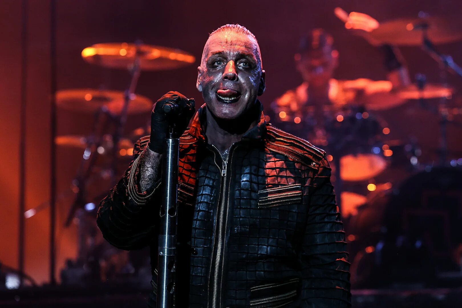 Rammstein жанр. Тилль Линдеманн. Рамштайн Тилль Линдеманн. Тиль рамштайн 2022. Тилль Линдеманн 2019.