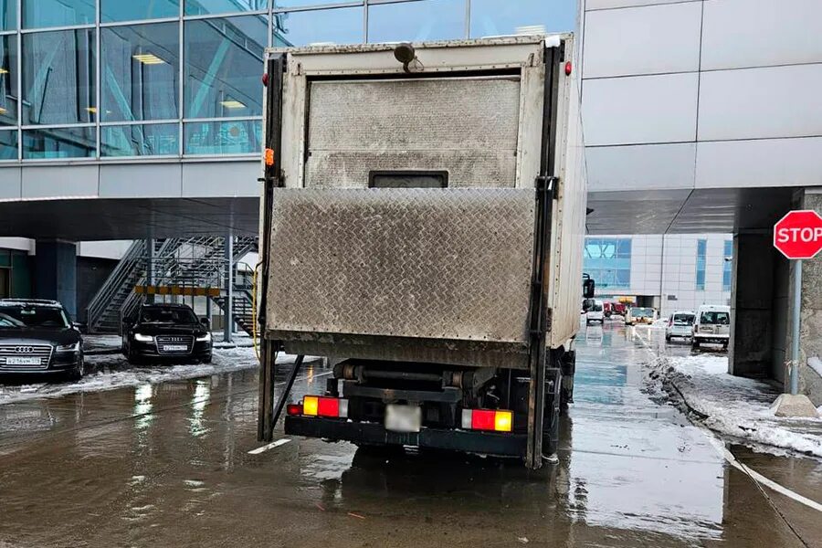 Пулково водитель. Пулково водитель. Авиакомпания победа анапа. Аэропорт пулково такси. Аэропорт пулково такси.