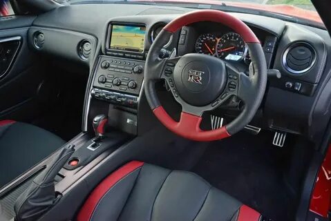 Nissan gtr салон
