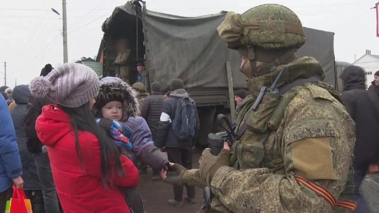 Русские войска на Украине. Российские военные и дети Украины.