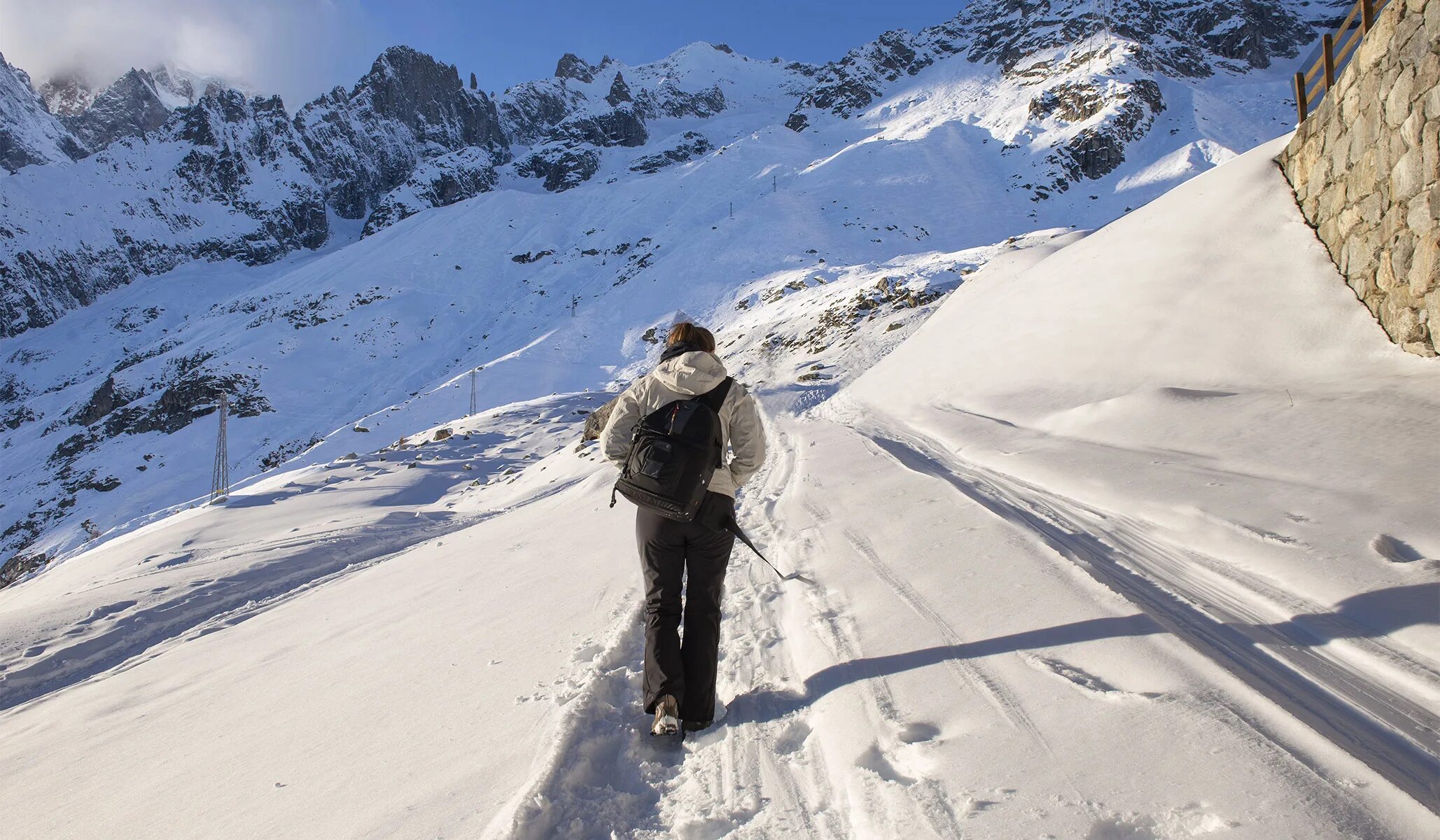 Walking snow rum перевод. Walking Snow Rim. Walking Snow rum. Walking Snow rum Мем.