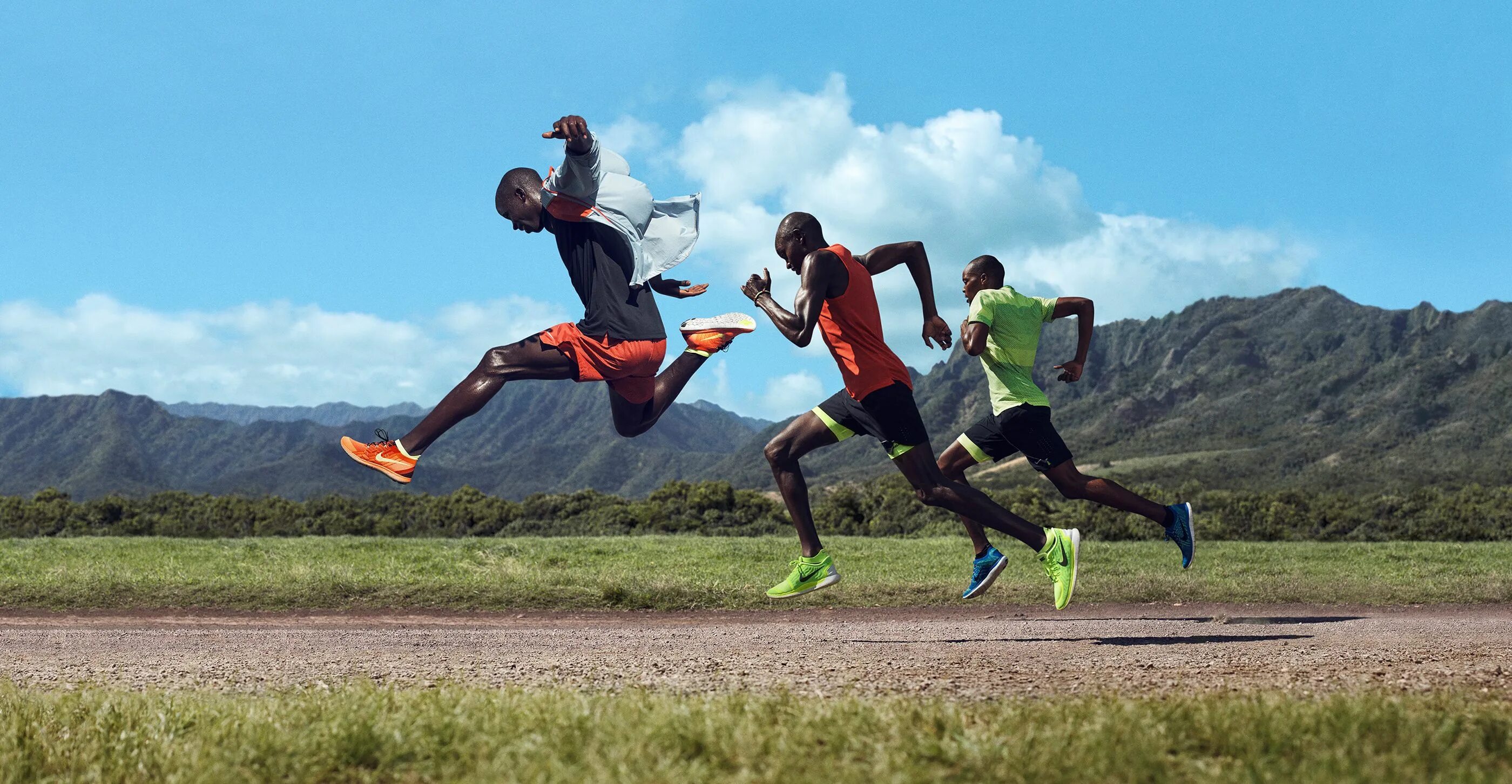 Flat run sports. Найк бег. Nike Running бег. Nike Kenya. Бегун в найк.