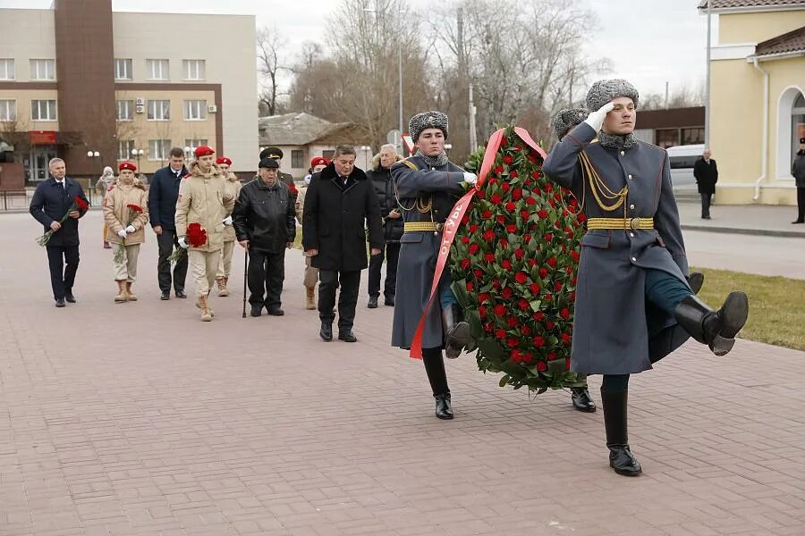 Событие 19 ноября. 19 Ноября день контрнаступления под Сталинградом памятник. 19 Ноября 70 лет начала контрнаступления под Сталинградом Калач на Дону. Кадры освобождения Калача.