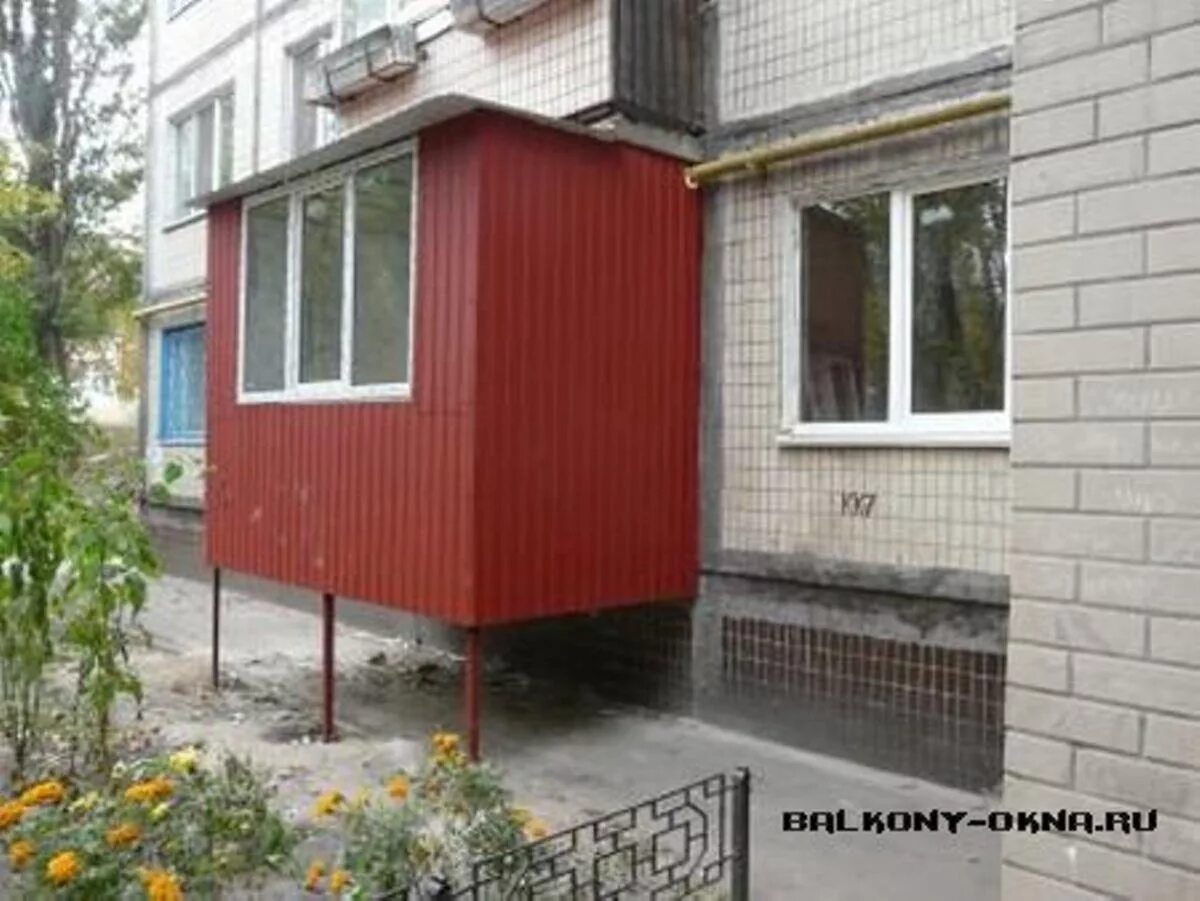 Пристройка 1 этаж. Пристройка балкона. пристроить балкон на 1 этаже. навесной балкон на первом этаже. балкон пристрой.