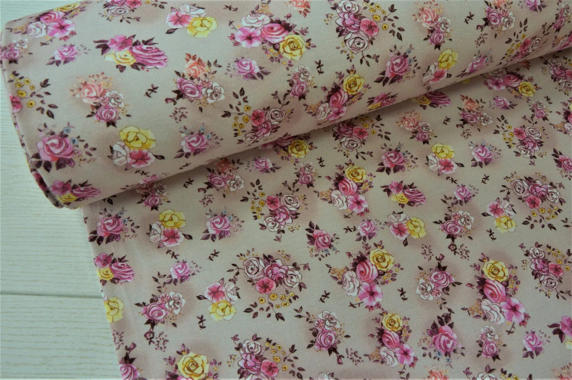 Кулирная гладь (кулирка). Ткань узорная кулирка. Кулирка с лайкрой пенье. Кулирка с лайкрой. Кулирка голубая ткань.