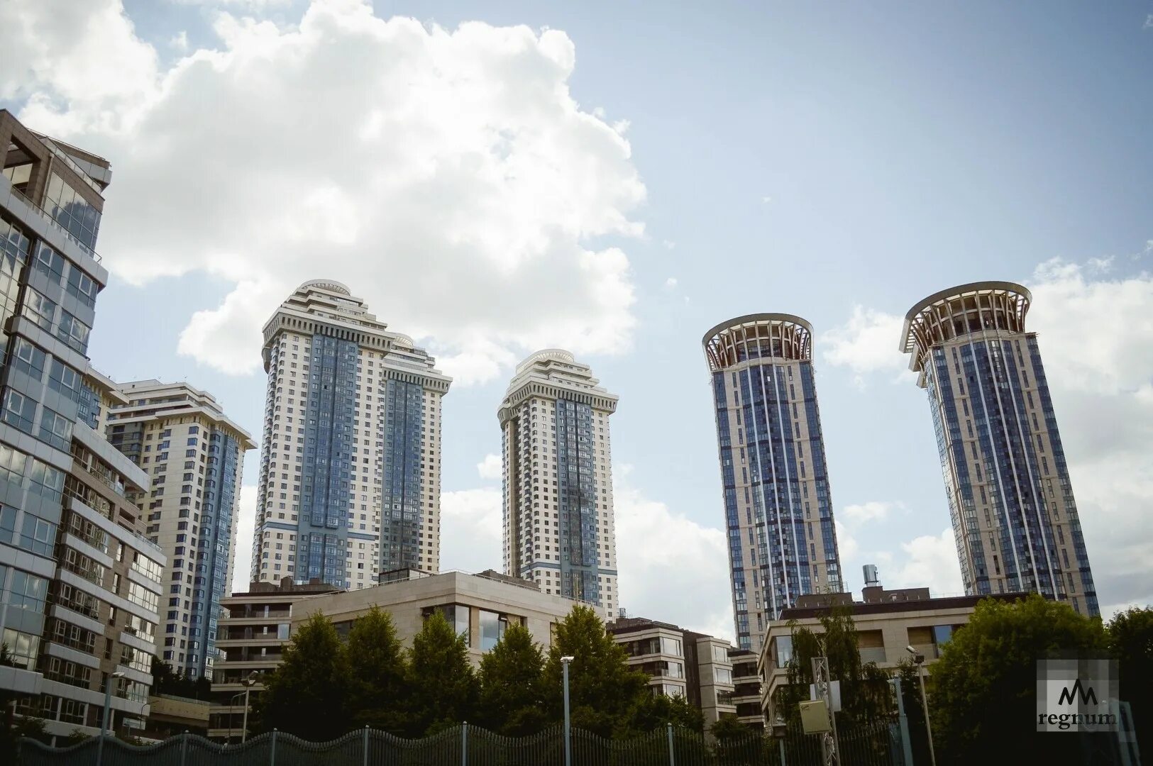 Жк мосфильмовский рендер. Жк мосфильмовский 88. 1-6. Скуратов небоскреб на мосфильмовской. Комплекс мосфильмовская.