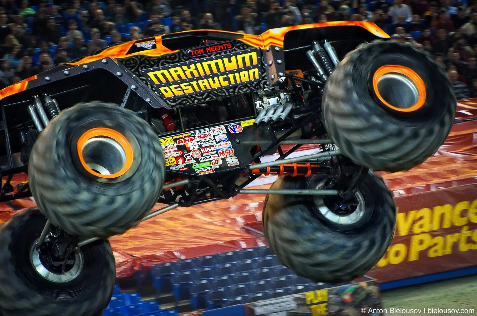 Monster Jam maximum Destruction 2002. Monster Jam maximum Destruction Avenger. Монстр трак GMC. Maximum Destruction Monster Truck. Монстр трак человек