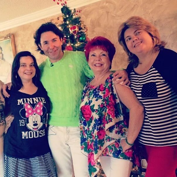 Singer Natasha Koroleva vacations in Miami with her mother and sister. 2023 Будь
