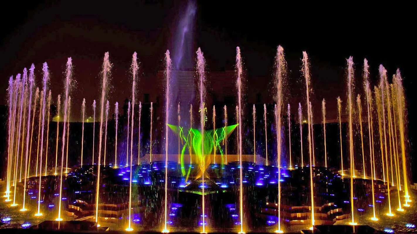 цветомузыкальный фонтан в астрахани. царицынский парк фонтан. светомузыкальный фонтан в анапе. музыкальные фонтаны в эйлате. музыкальный фонтан царицыно шоу.