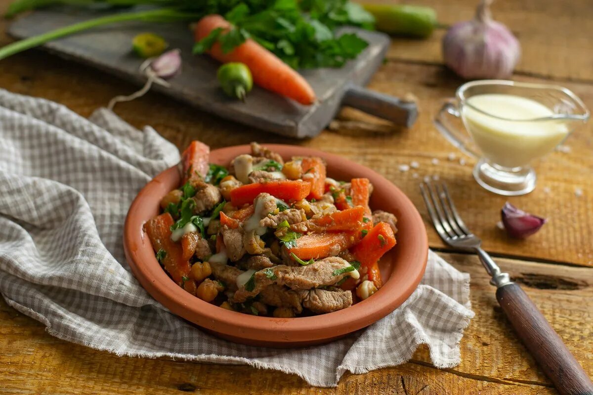 Турецкое блюдо нут с мясом. Нут в томатном соусе. Нут со свининой. Нут со свининой. Смесь из нута.