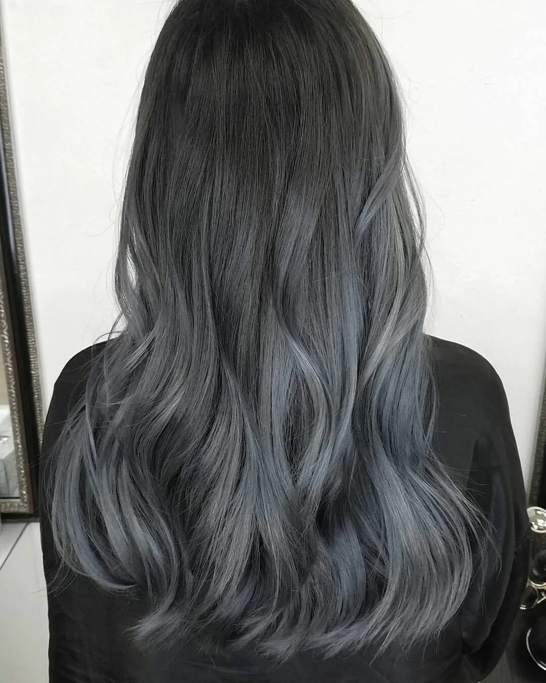 Тон волос дарк грей. Пепельное окрашивание на темные волосы. Пепельный каштан эстель. Дарк грей цвет волос. Дарк грей цвет волос.