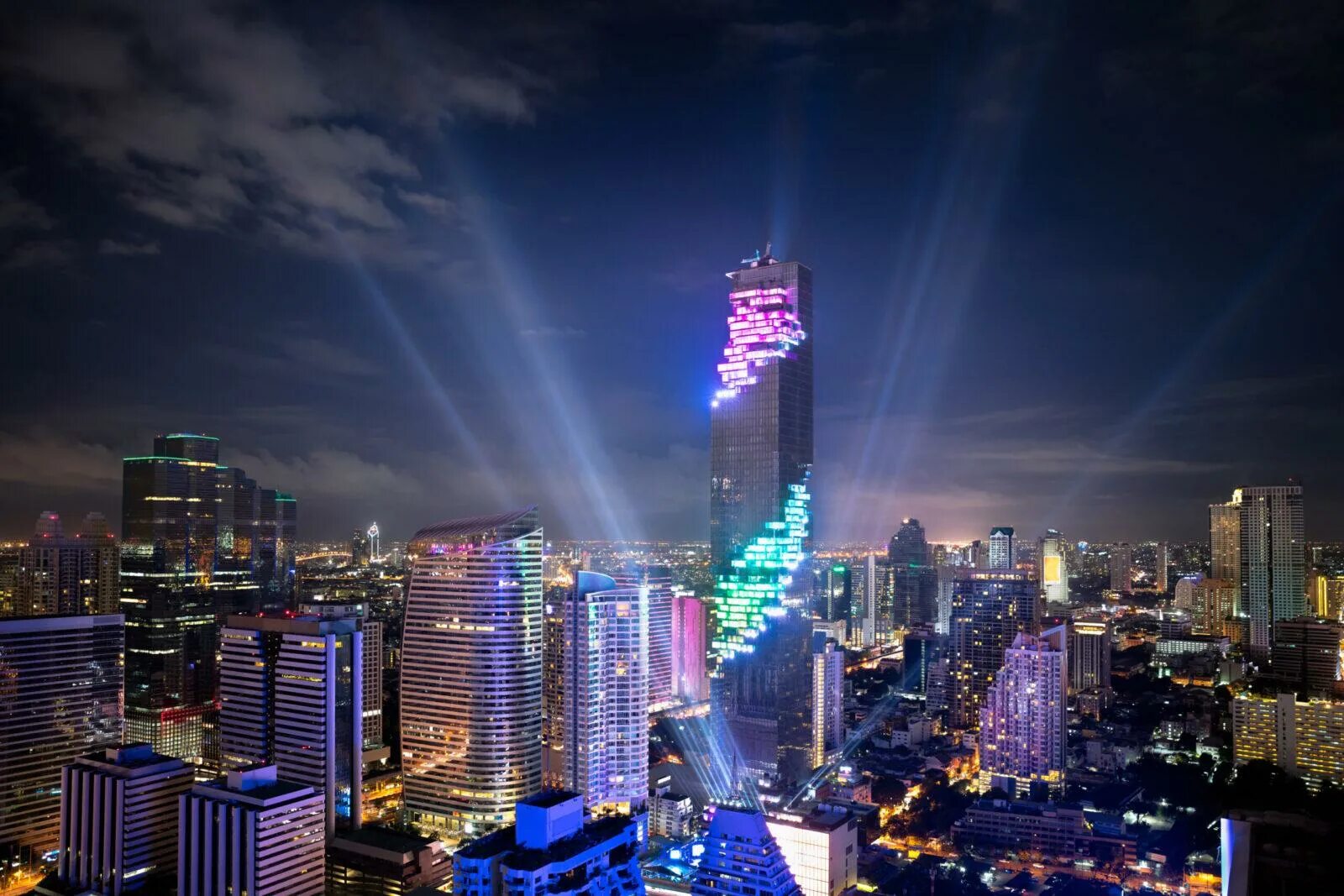 MAHANAKHON В Бангкоке. Небоскреб MAHANAKHON. Здание Маханакхон Бангкок. Башня King Power MAHANAKHON.