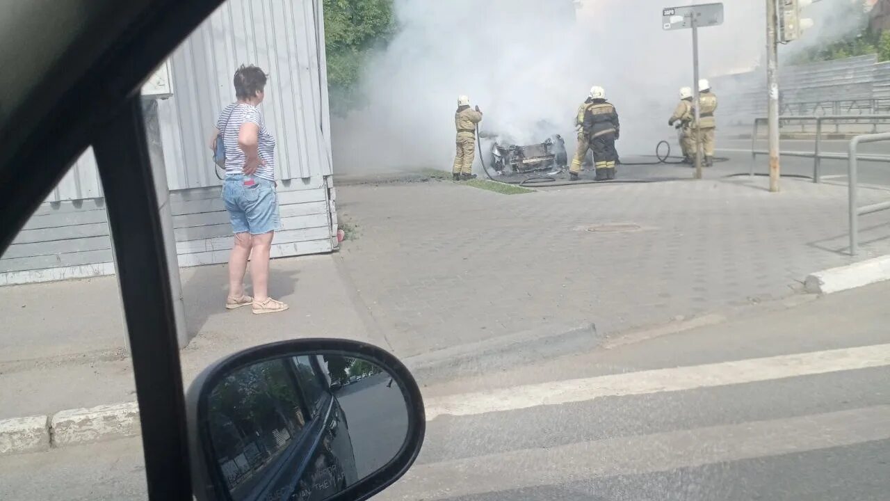 Самара новости происшествия свежие чп сегодня последние. Самара Южный город сгорел автомобиль. Горящий автомобиль.