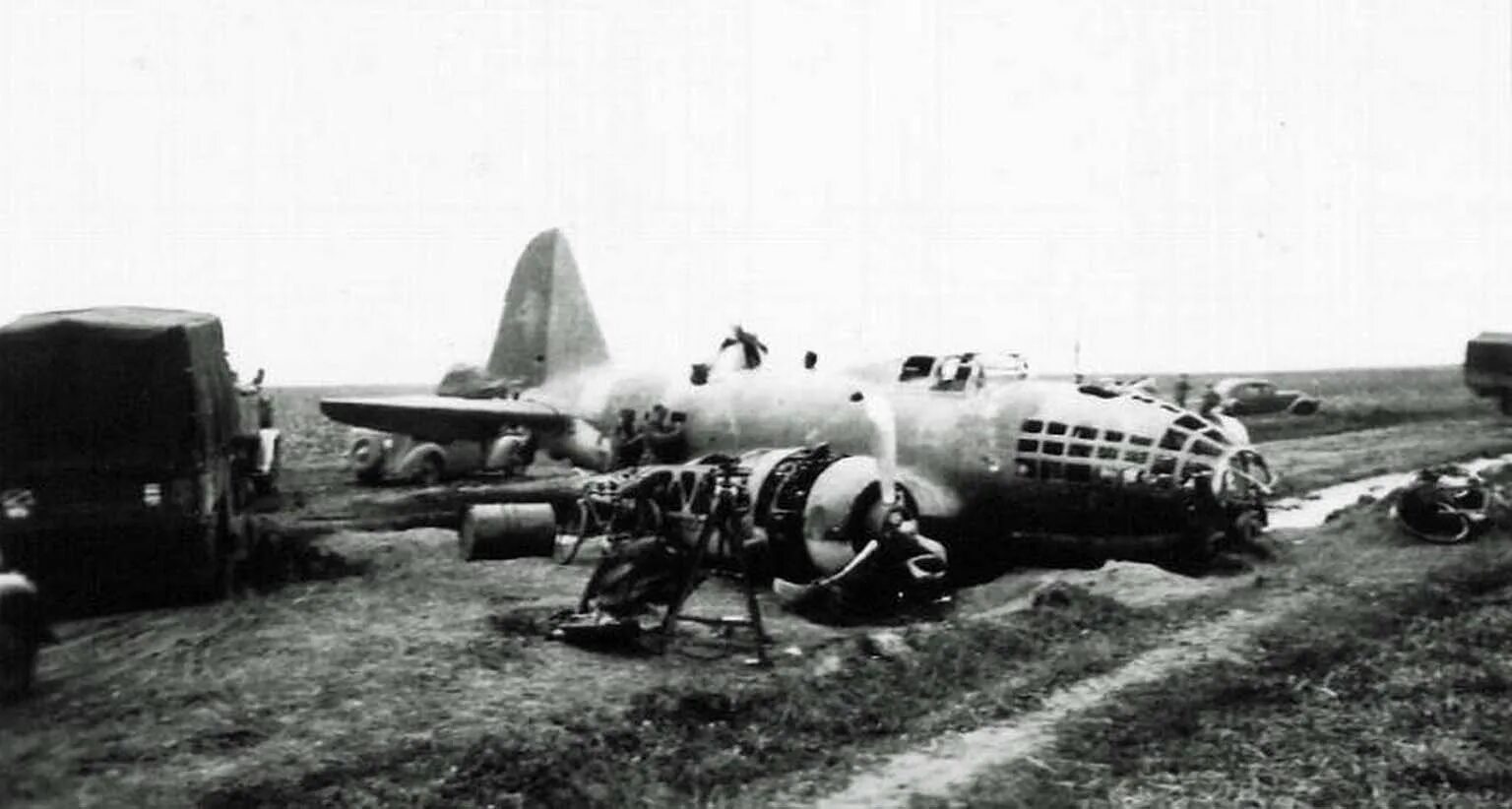 8 августа 1941 года самолеты дб 3. Дб-3 бомбардировщик 1941. дб 3ф бомбардировщик 1941 год. самолет ил 4 бомбардировщик. бомбардировка берлина ил-4.