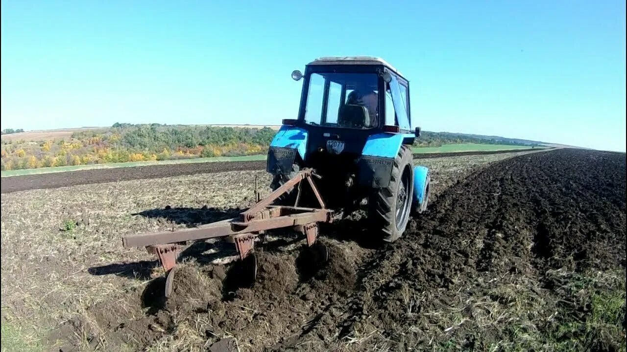 Вспашка земли трактором МТЗ 82. МТЗ 82 С ПЛН 3 35. МТЗ 80 С плугом. Плуг для трактора МТЗ-82. Пахать плугом трактором