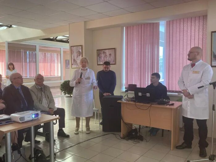 Ургентный день в больницах оренбург сегодня. Робот в оренбурге в больнице. Ургентный родзал приказ. Ургентный день в больницах оренбург сегодня. Инфекционная больница евпатория.