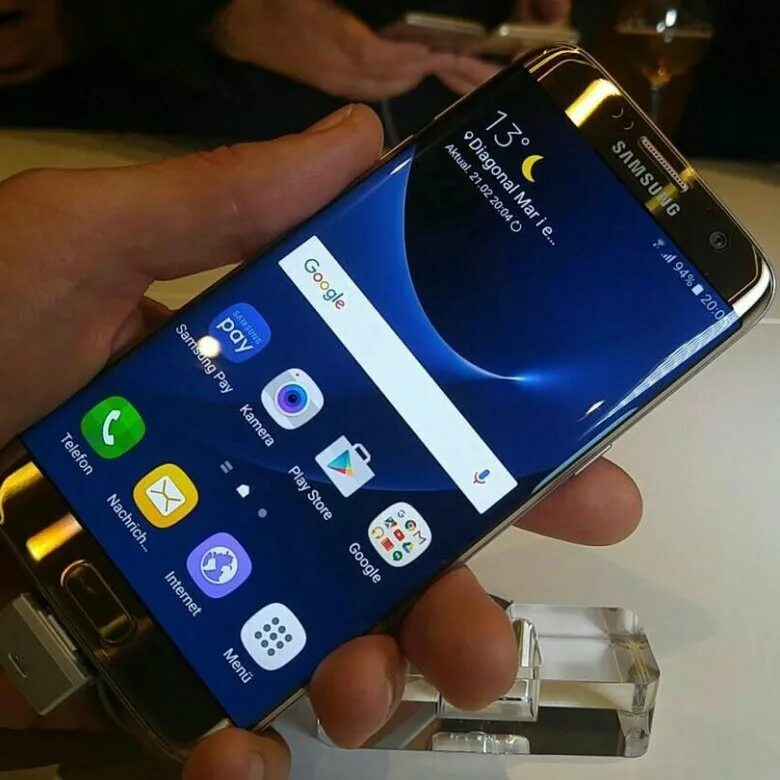 Galaxy s edge. Самсунг галакси с7 эйдж. Samsung Galaxy 7 Edge. Galaxy s7 Edge. Samsung s7 Edge золотой.