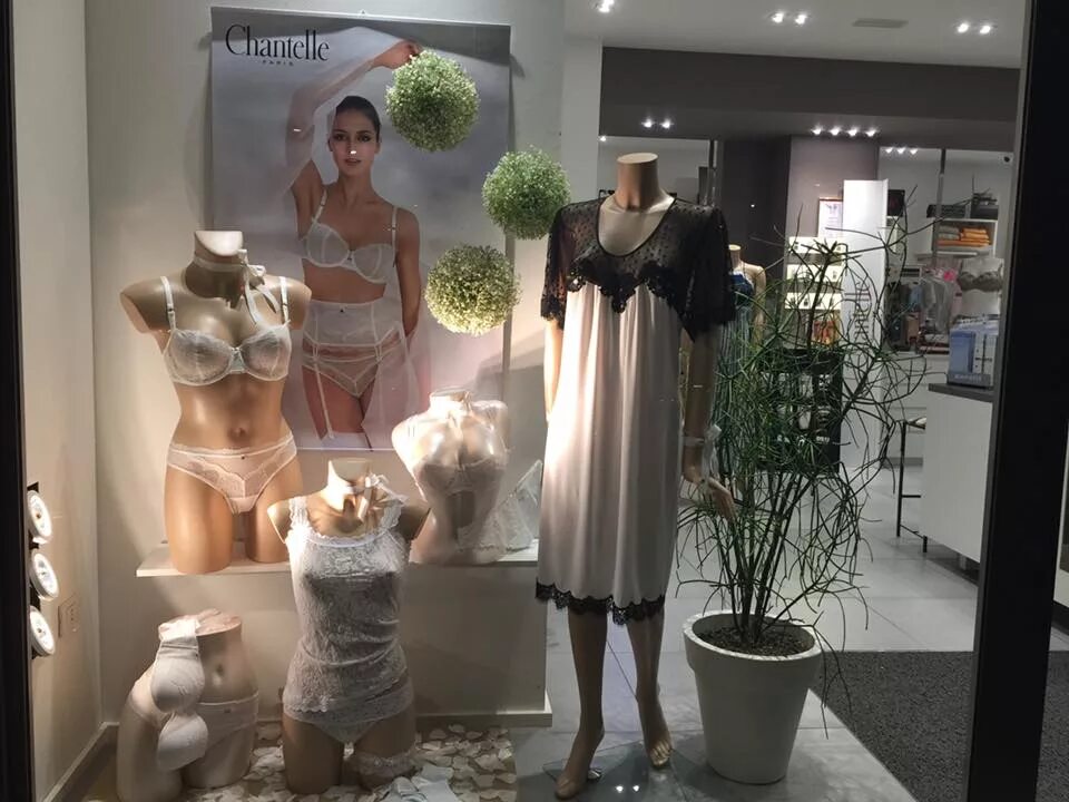 Инканто магазин метрополис. Оборудование для магазина нижнего белья. Премиум магазин белья. Инканто магазин нижнего белья. Сетевые магазины нижнего белья.