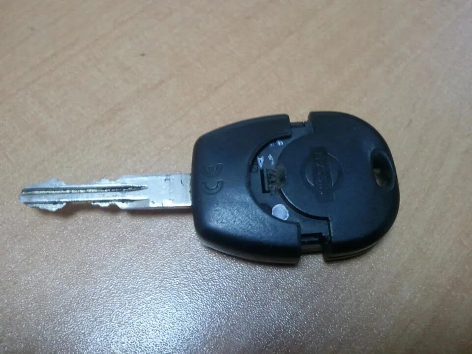 Ключ Nissan Almera n16. Батарейка в ключ Ниссан Альмера н16. Nissan Navara 2008 ключ зажигания. Ниссан Альмера 2000 года чип в Ключе.