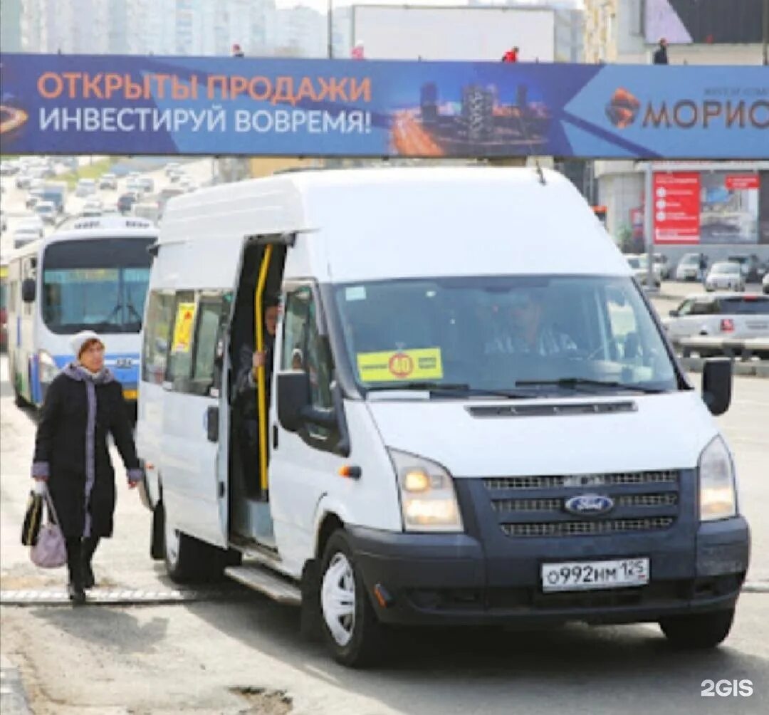 Транспорт автобусы владивосток. Владивостокский автобус. Автобус Владивосток. Маршрутка Владивосток. Автобус 15 Владивосток.