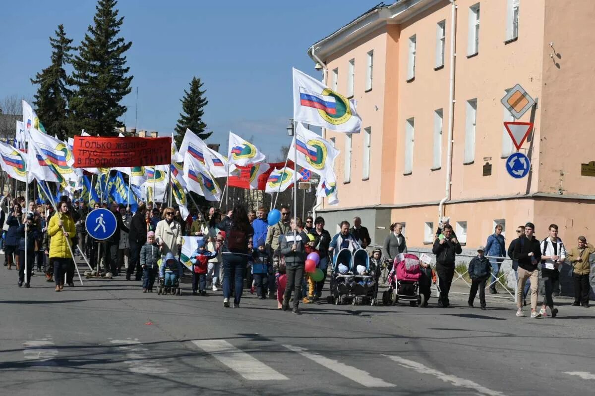 1 мая петрозаводск. Демонстрация 1 мая Петрозаводск. Петрозаводск май. Петрозаводск в мае. Петрозаводск 2014.