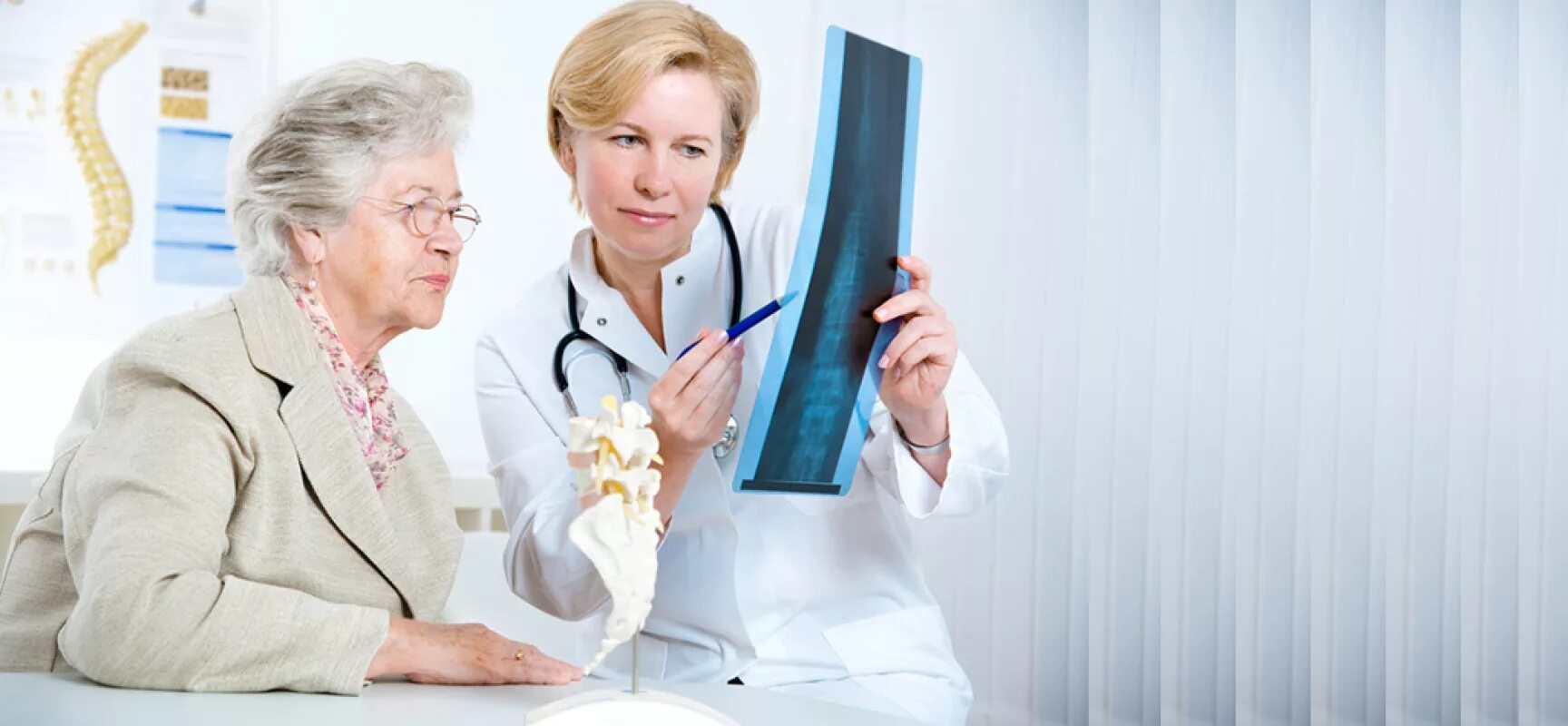 Лечение остеопороза врачи. Остеопороз фото. Остеопороз у пожилых людей. Остеопороз у женщин. Пациент с остеопорозом.