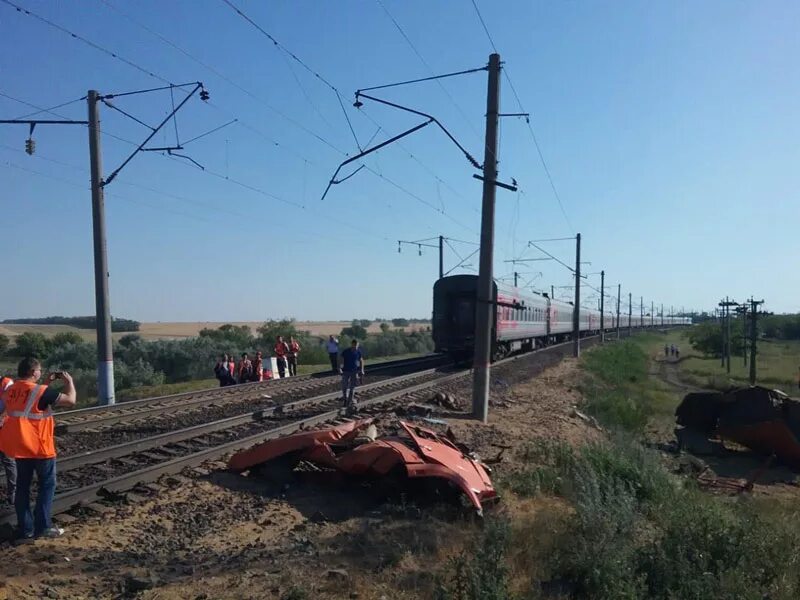 Нерегулируемый Железнодорожный переезд. ЖД авария в Ростовской области. Ростовская область железная дорога. ДТП на Железнодорожном переезде.