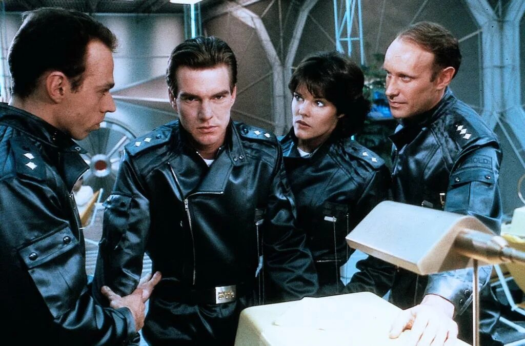 Враг мой фильм 1985 постер. Враг мой фантастика 1985. Enemy mine. Enemy mine 1985 обложка. Enemy mine 1985 обложка.